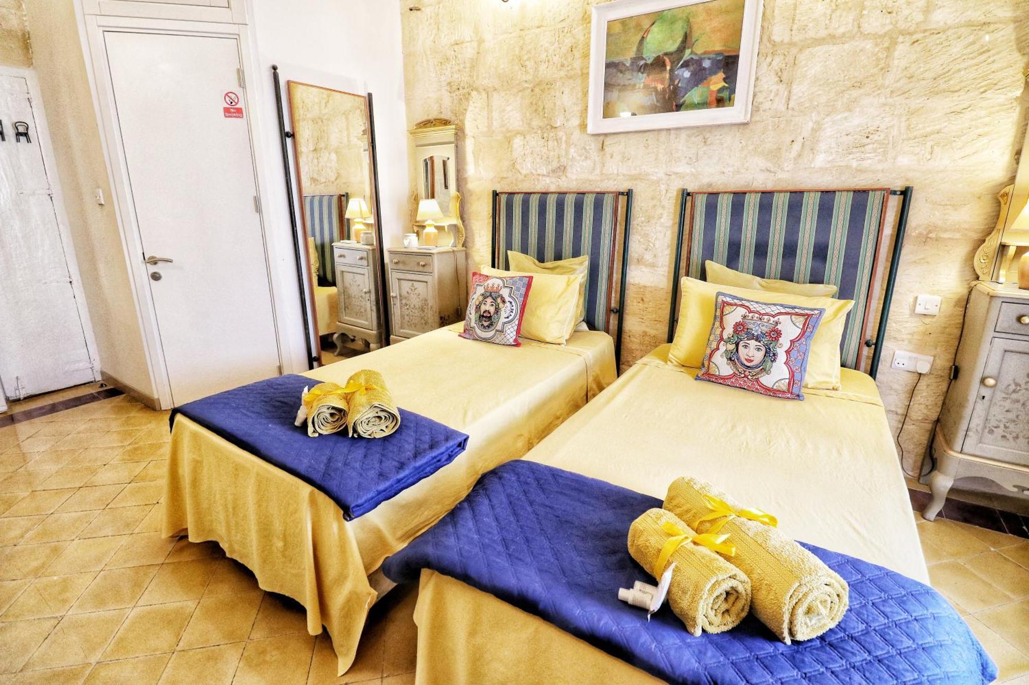 The Knight - Heritage & Art Home At Birgu Square Esterno foto